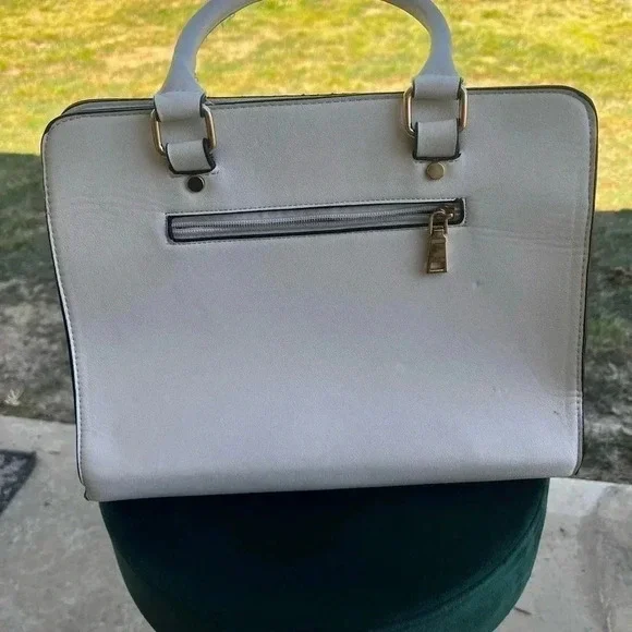 Purse with cardinal embroidery - Picture 6 of 8